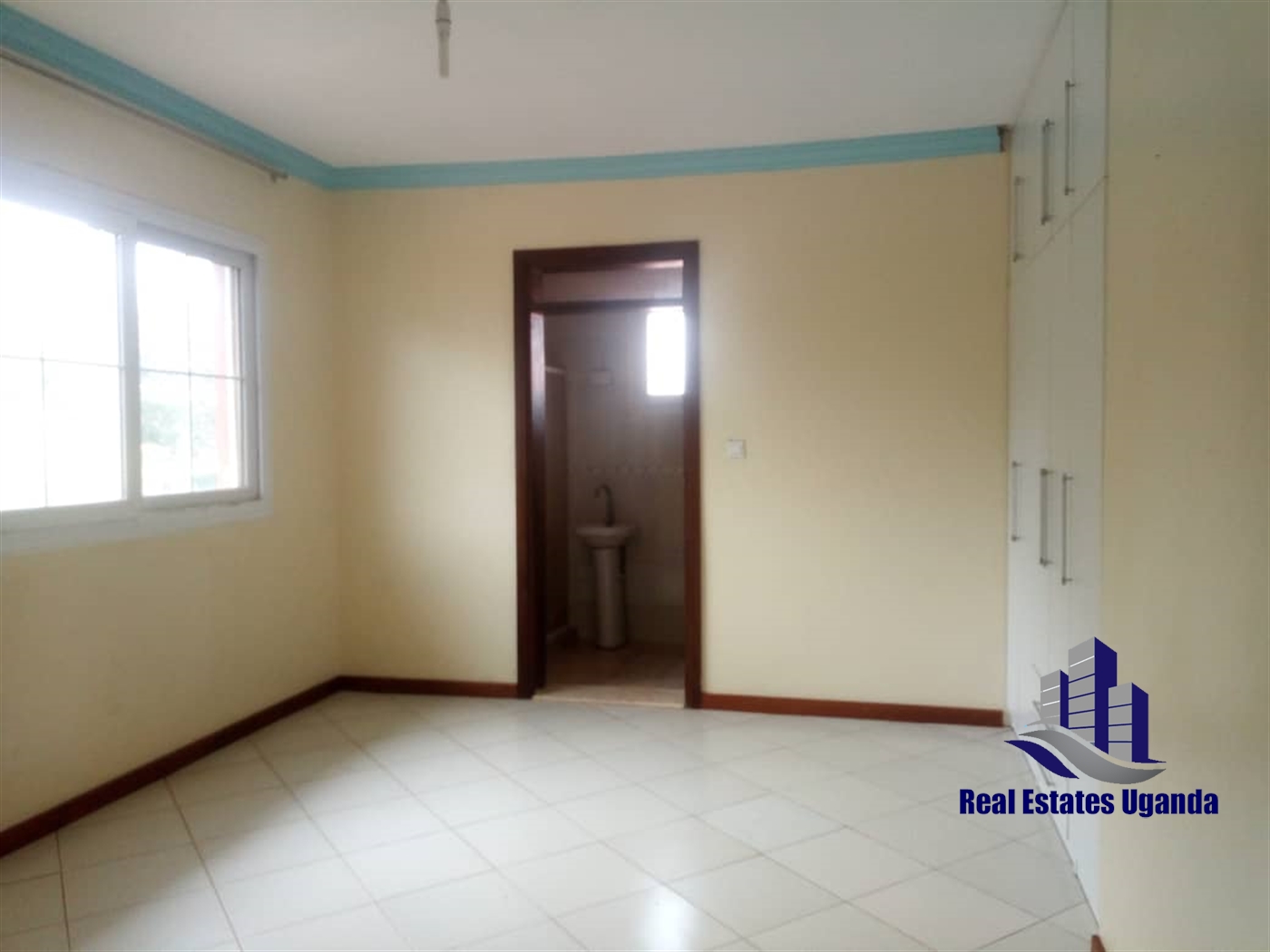 Villa for sale in Muyenga Kampala