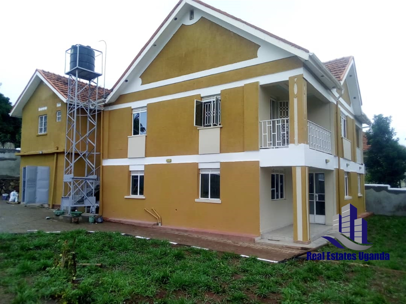 Storeyed house for rent in Mutungo Wakiso