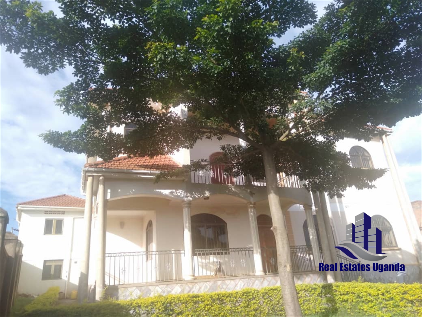 Storeyed house for sale in Seguku Wakiso