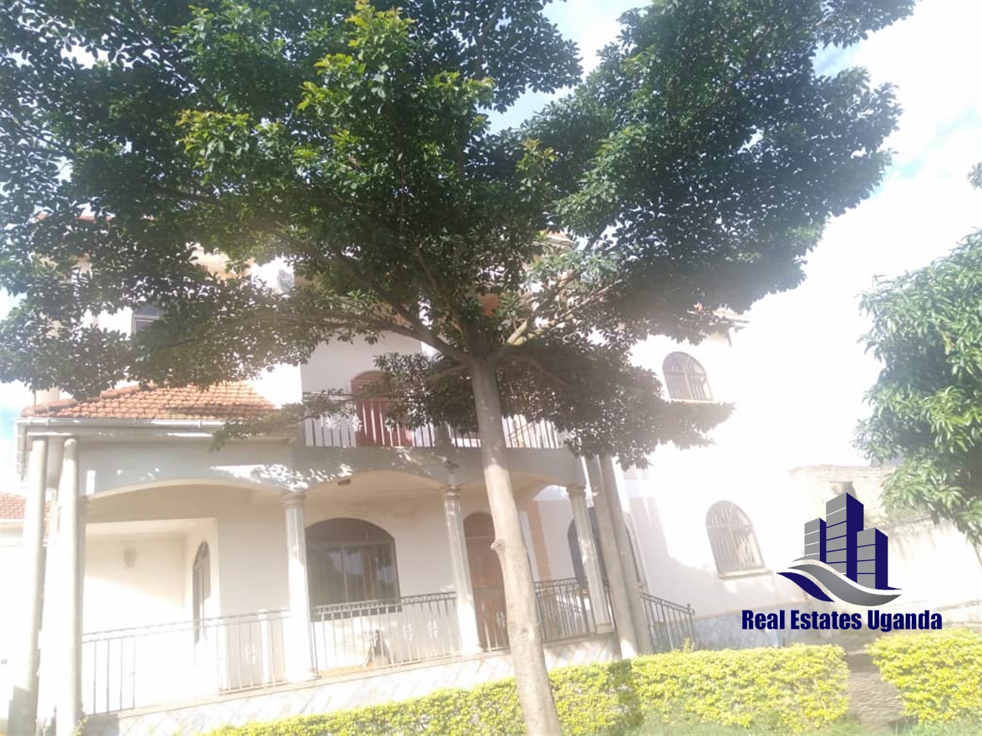 Storeyed house for sale in Seguku Wakiso