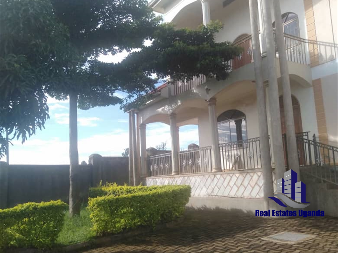 Storeyed house for sale in Seguku Wakiso