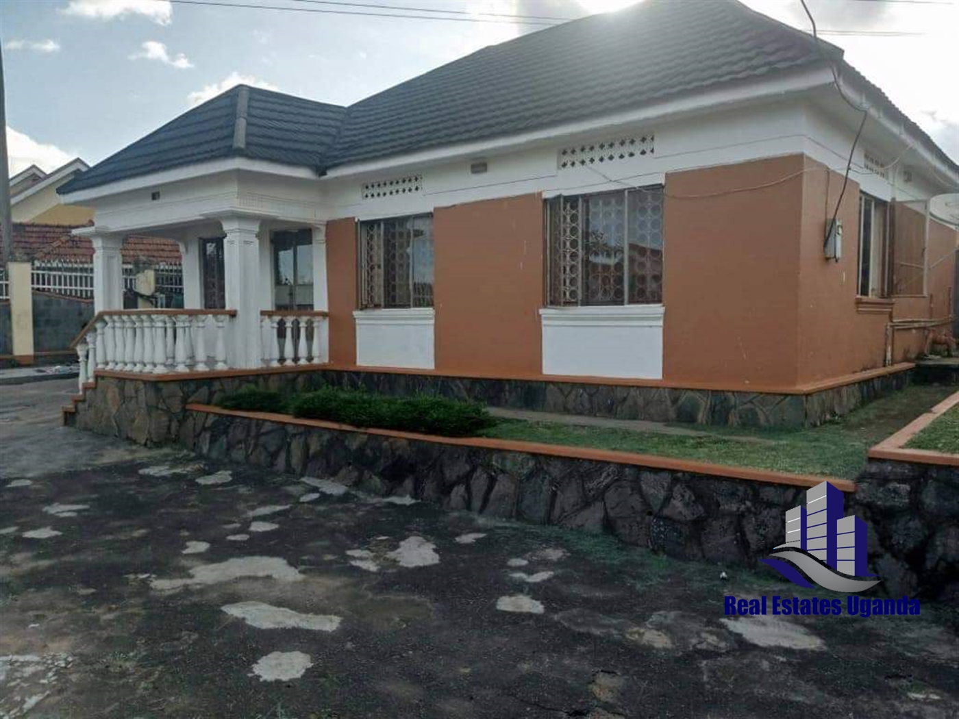 Bungalow for sale in Kansanga Kampala