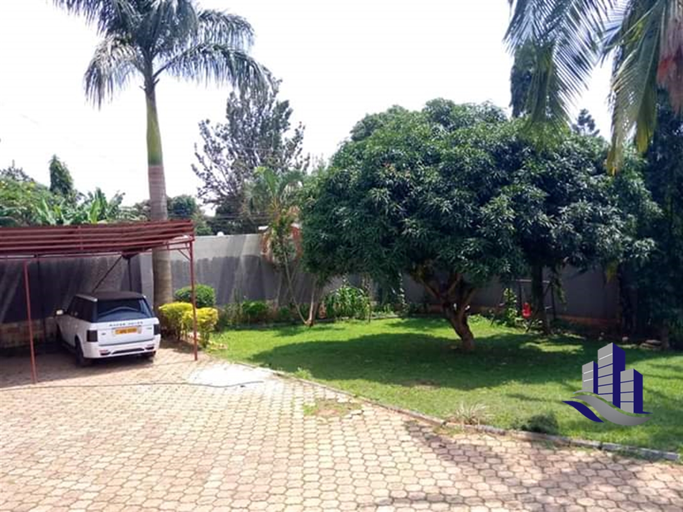 Storeyed house for rent in Muyenga Kampala