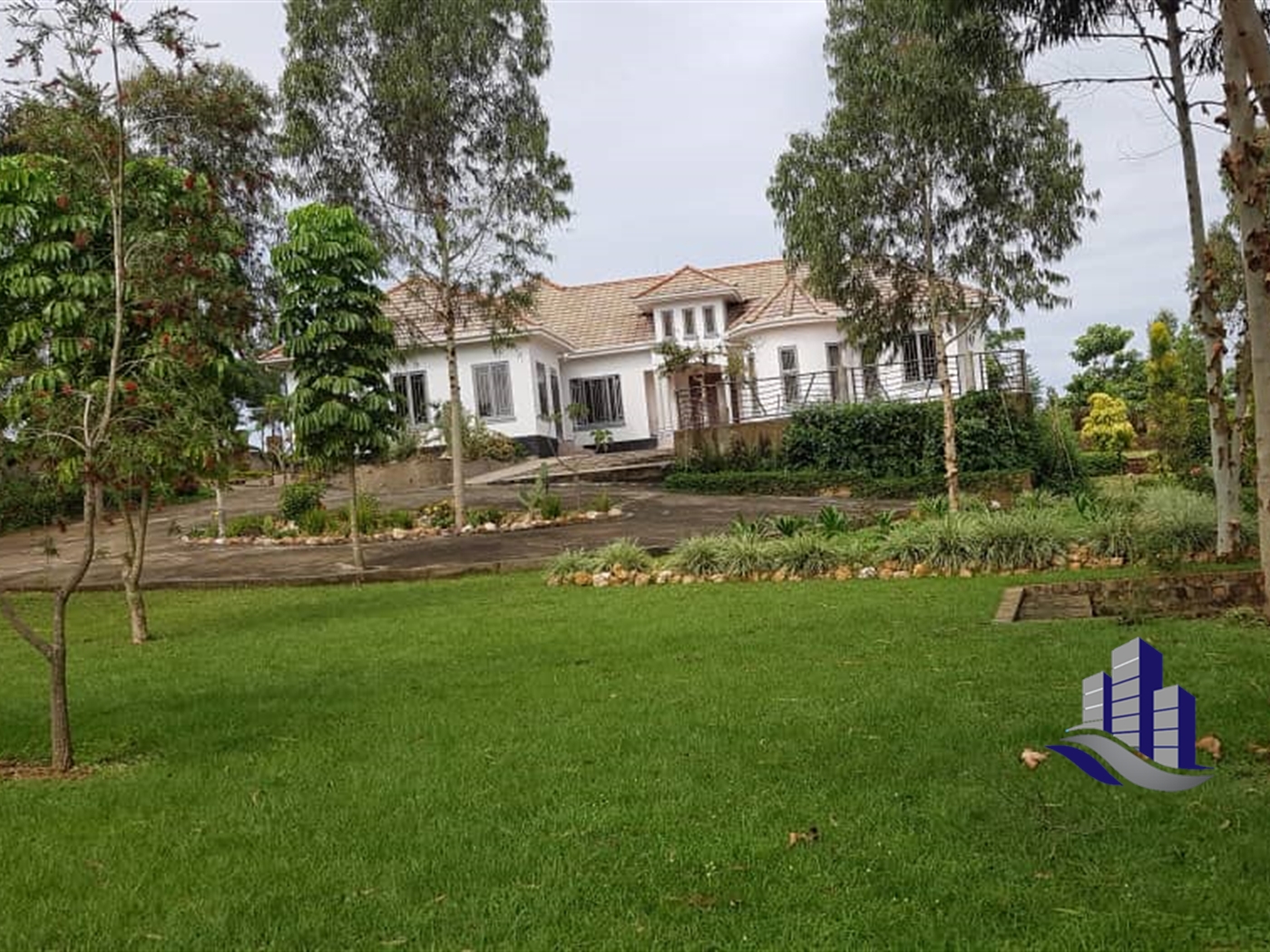 Mansion for sale in Kakiri Wakiso