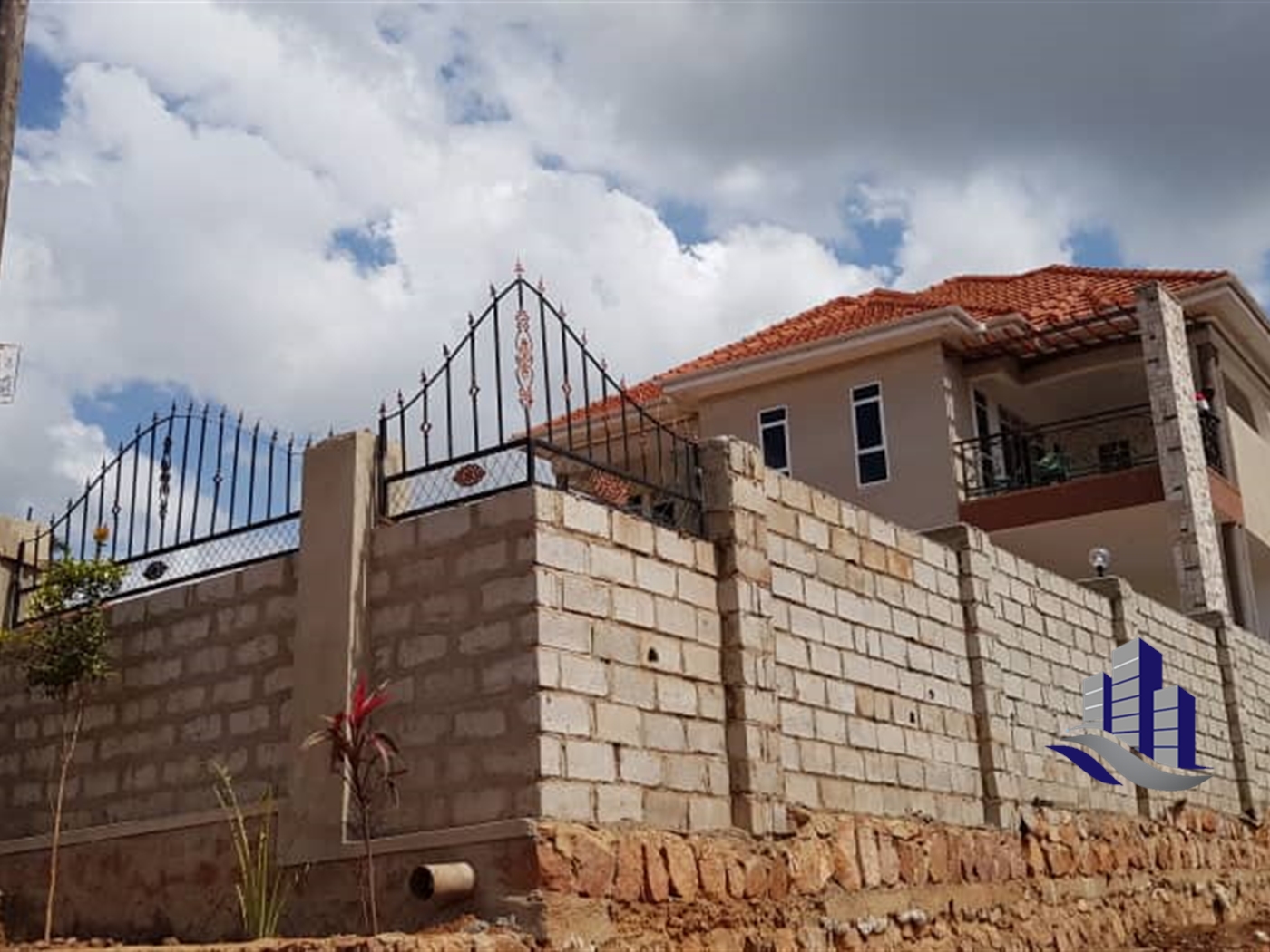 Storeyed house for sale in Kitende Wakiso