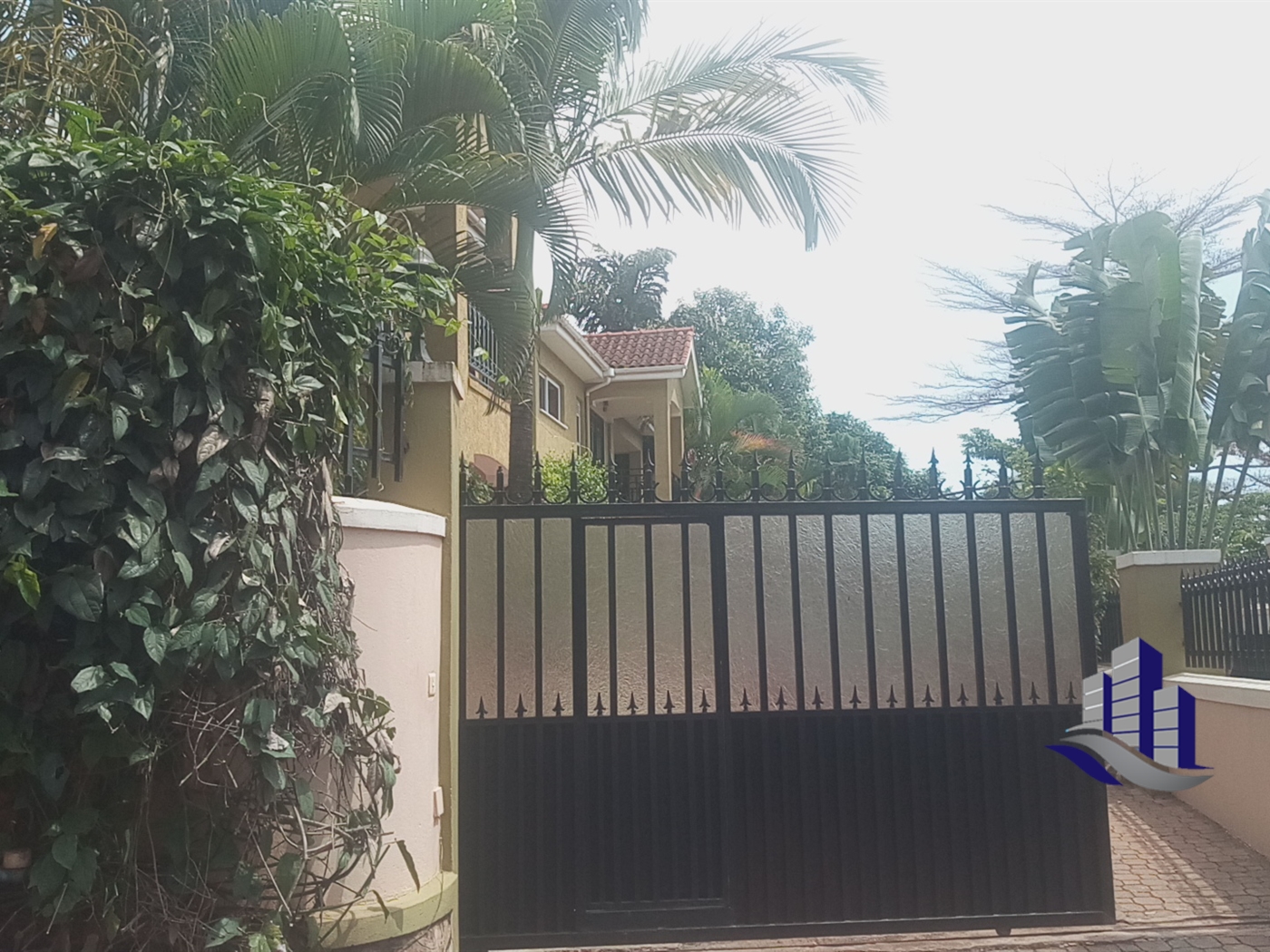 Villa for sale in Muyenga Kampala