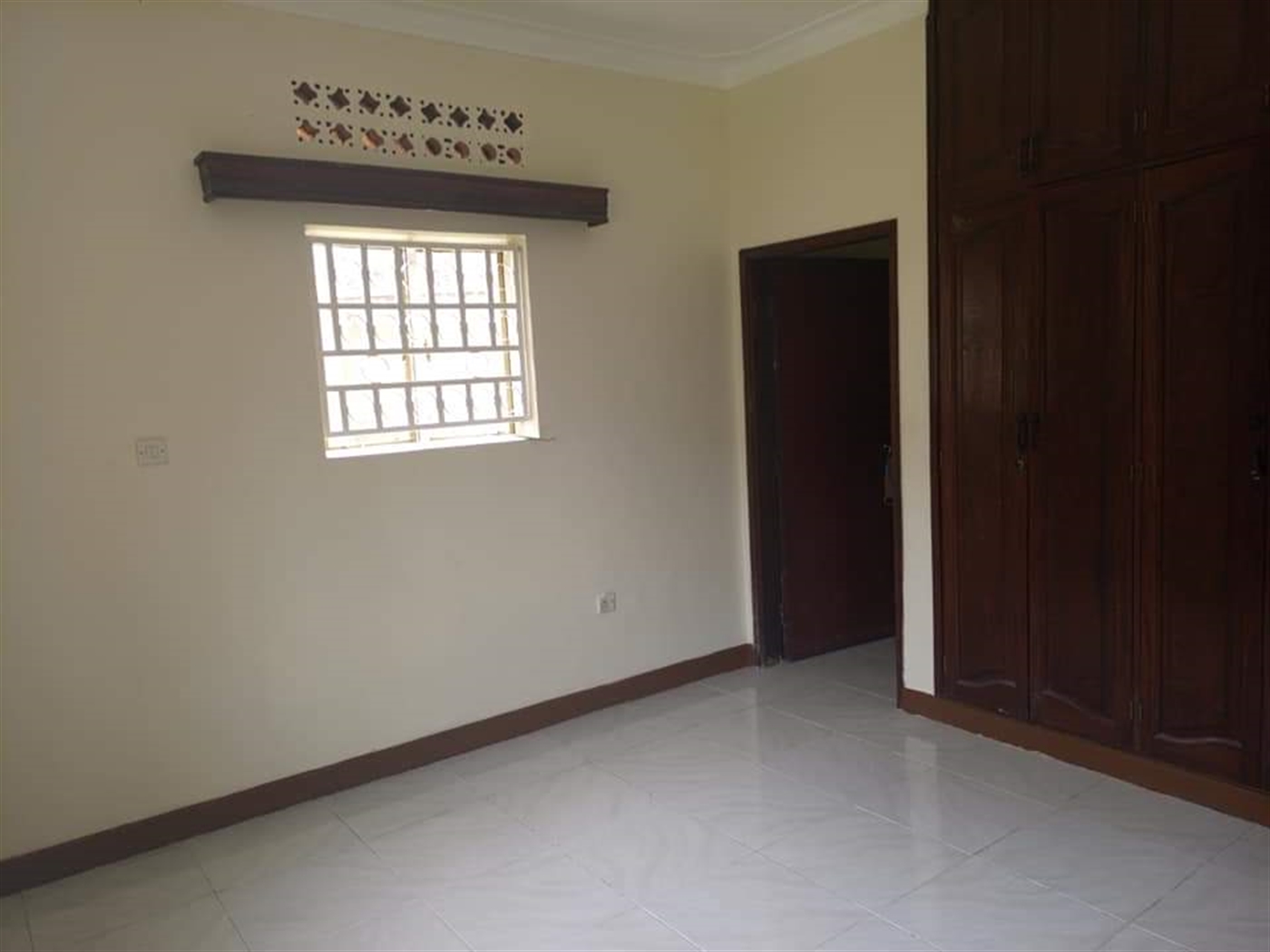 Bungalow for rent in Mutungo Kampala