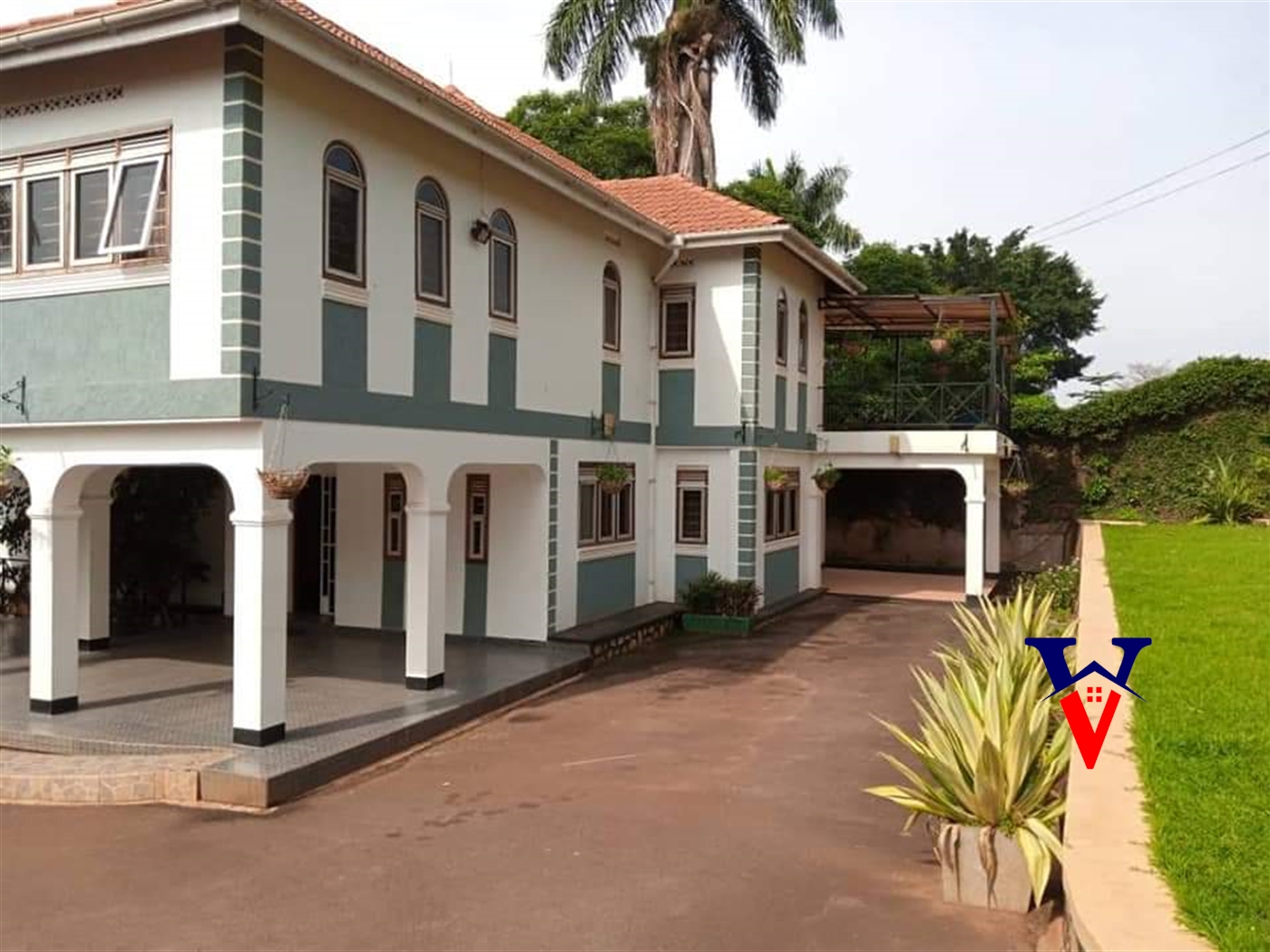 Storeyed house for rent in Muyenga Kampala