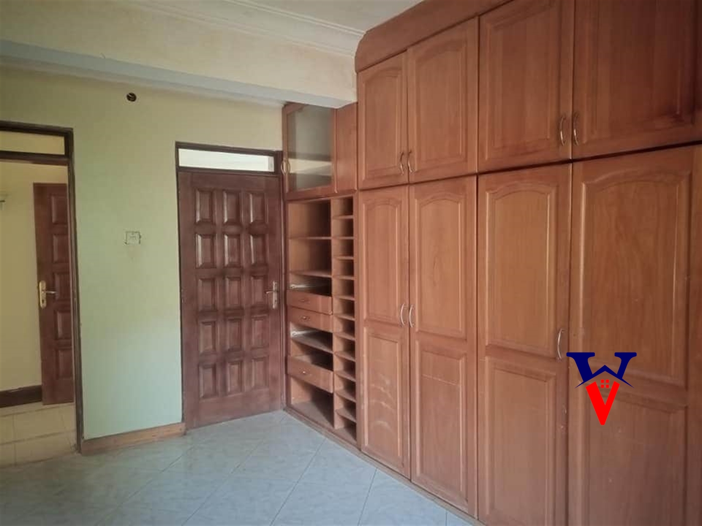 Mansion for rent in Mutungo Kampala