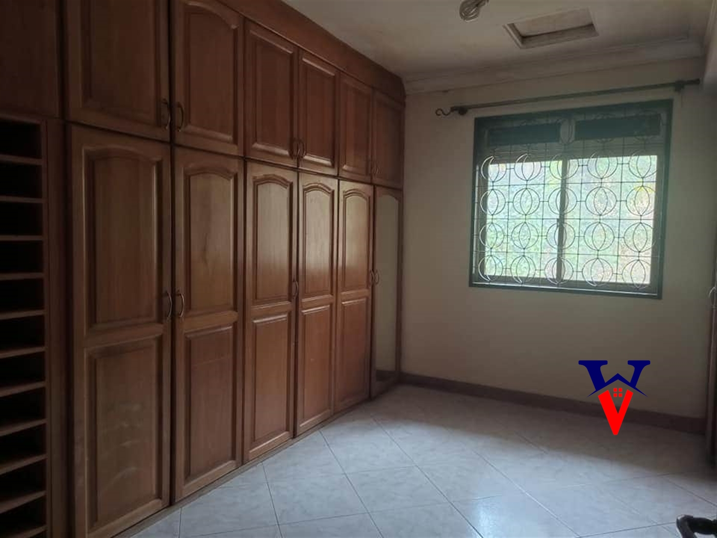 Mansion for rent in Mutungo Kampala