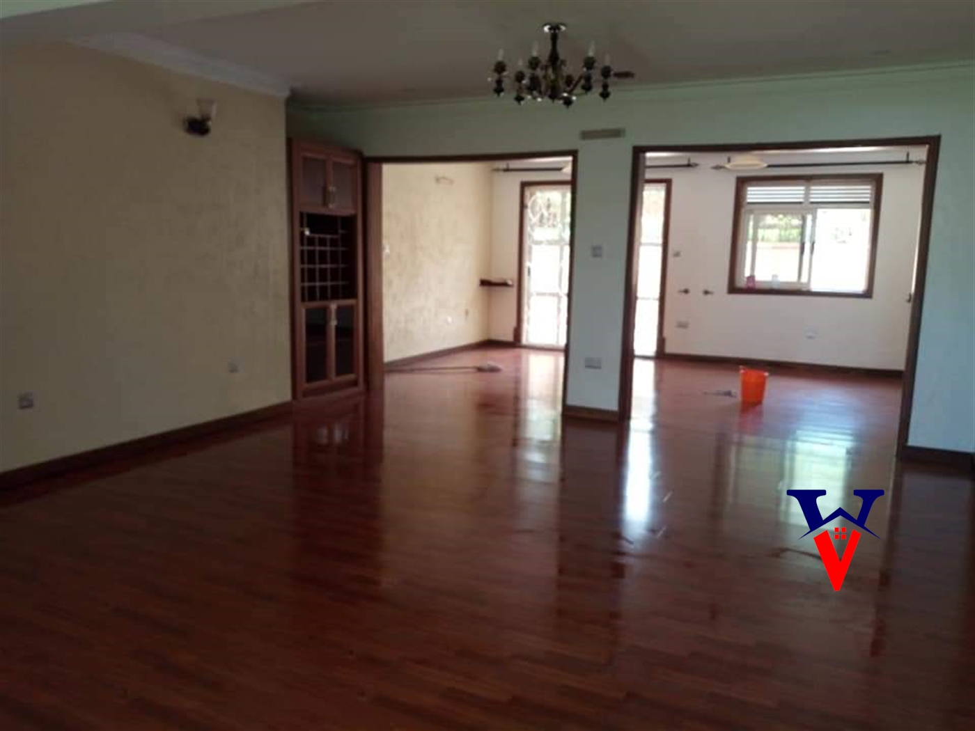 Bungalow for rent in Bugoloobi Kampala