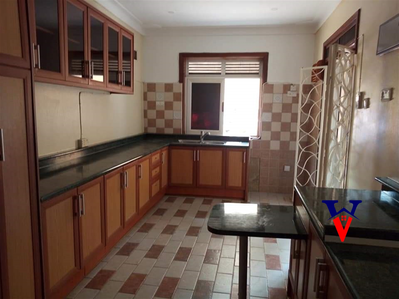 Bungalow for rent in Bugoloobi Kampala