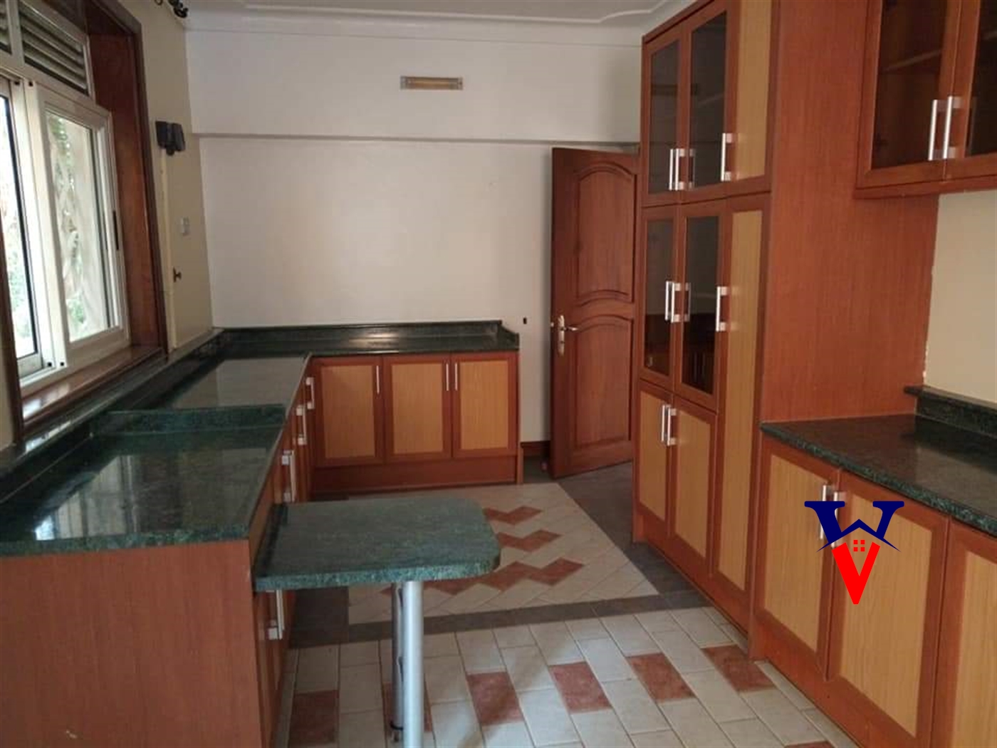 Bungalow for rent in Bugoloobi Kampala