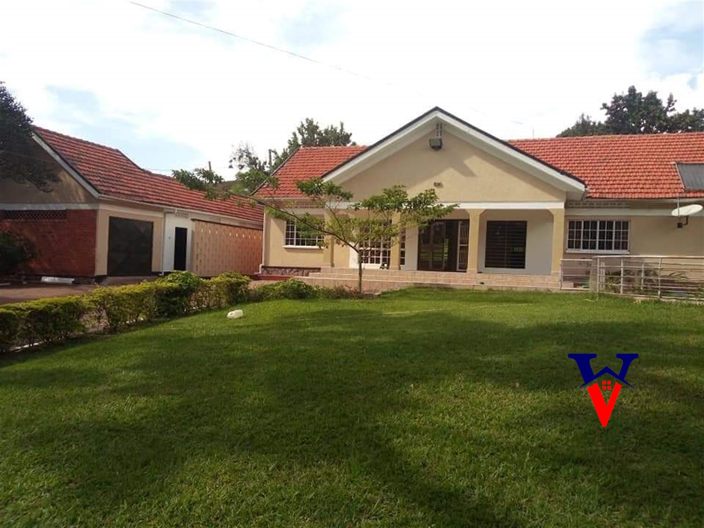 Bungalow for sale in Bugoloobi Kampala