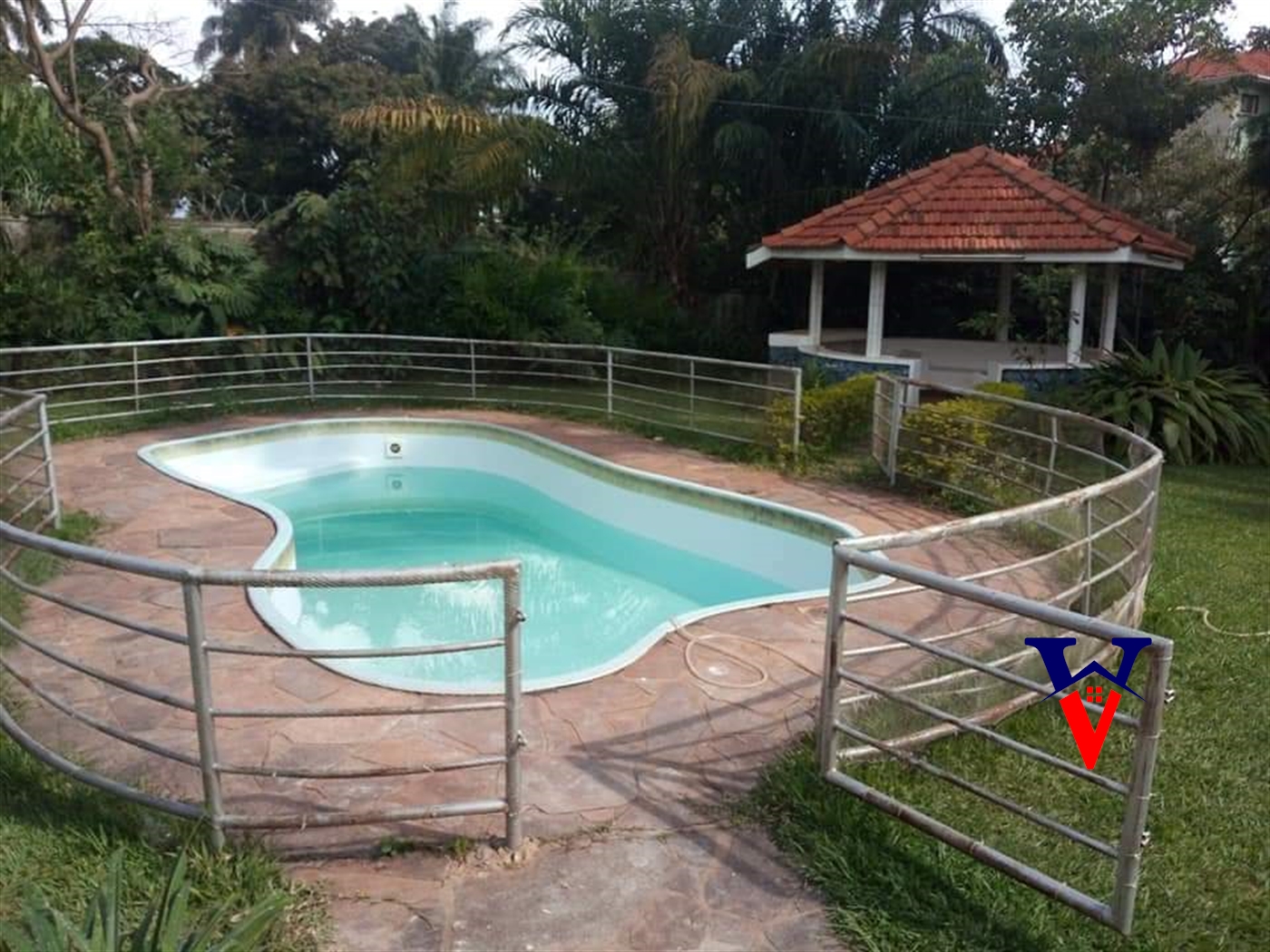 Bungalow for sale in Bugoloobi Kampala