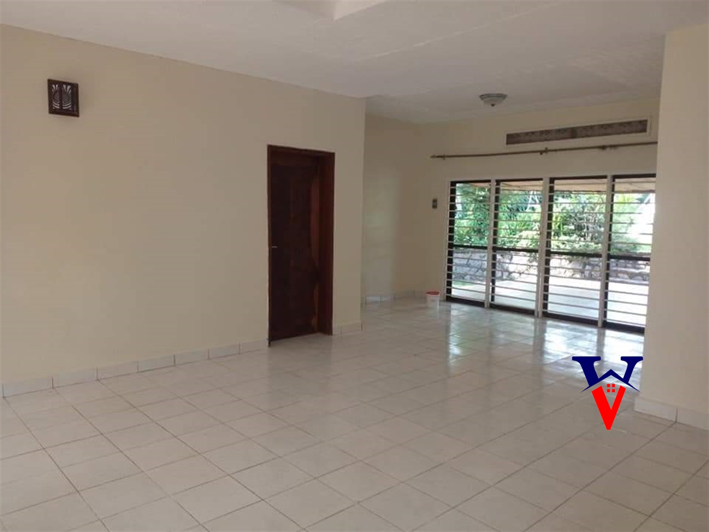 Bungalow for sale in Bugoloobi Kampala