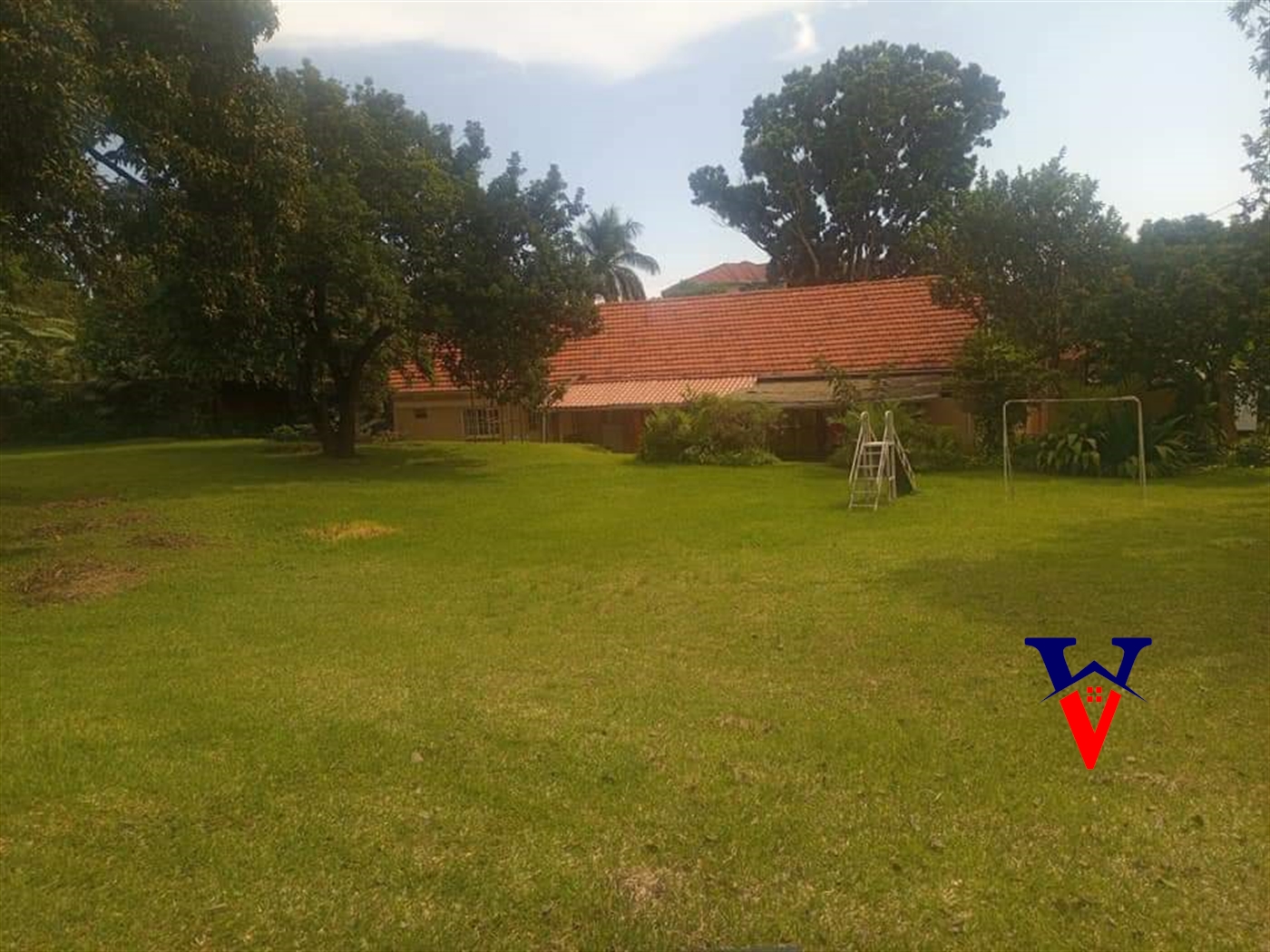 Bungalow for sale in Bugoloobi Kampala