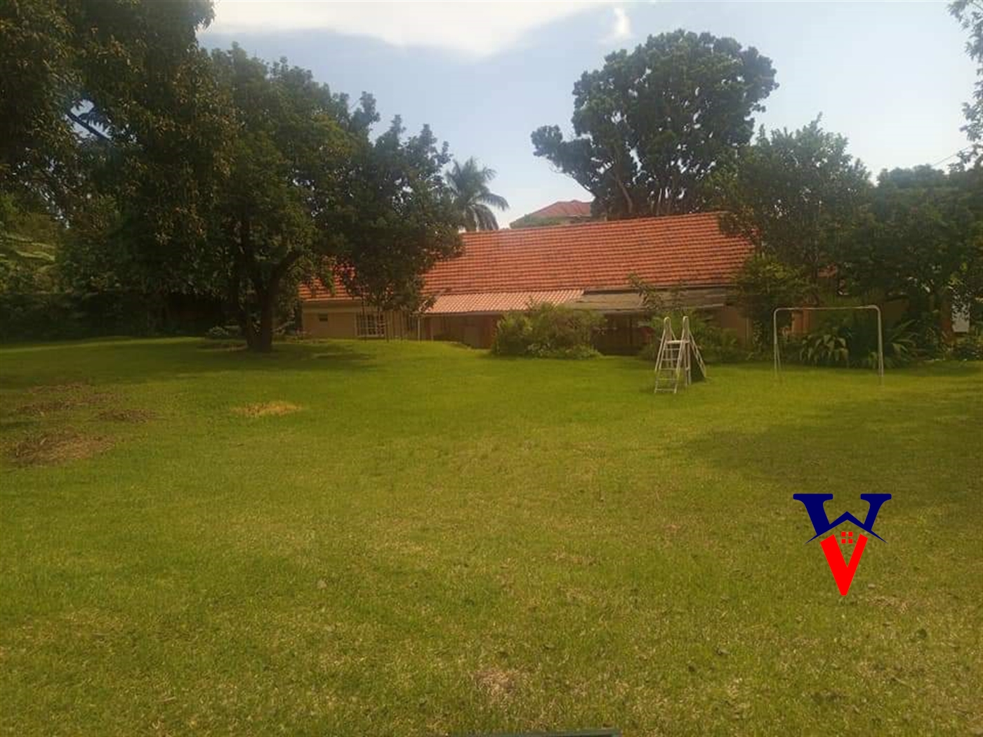 Bungalow for sale in Bugoloobi Kampala