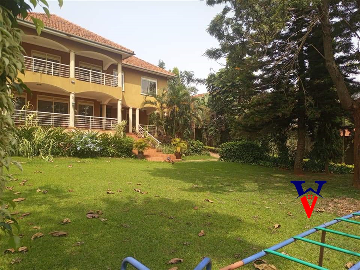 Storeyed house for rent in Mutungo Kampala