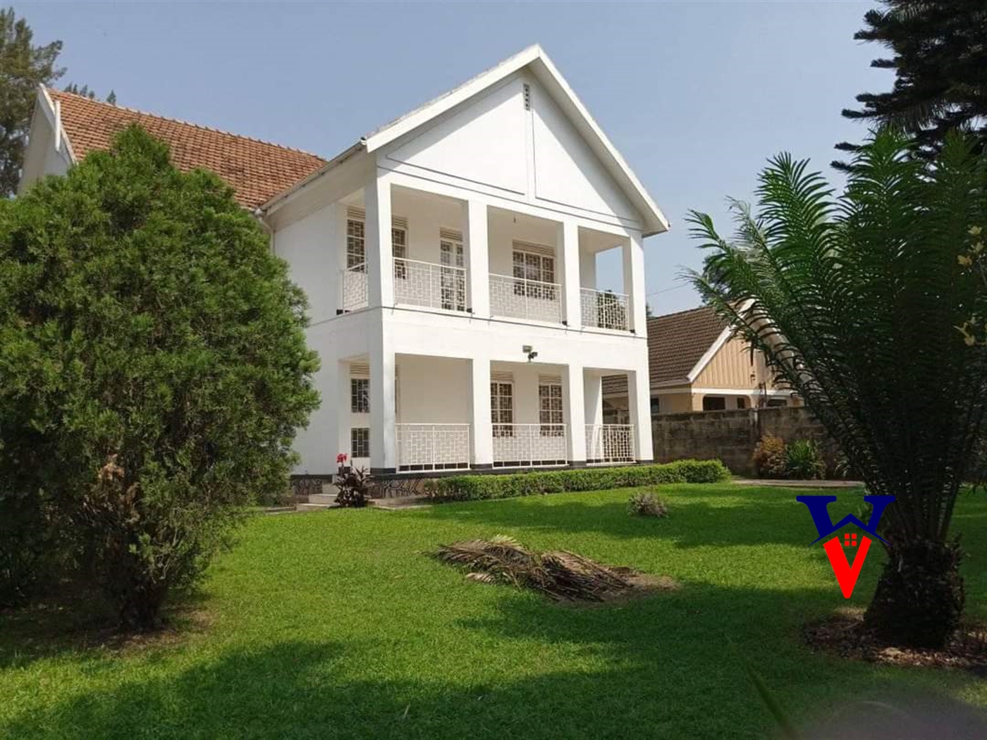 Storeyed house for rent in Bugoloobi Kampala