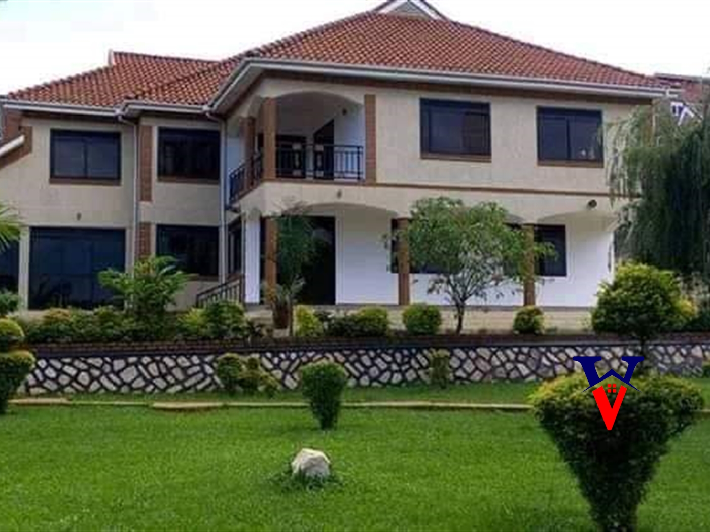 Storeyed house for rent in Bugoloobi Kampala