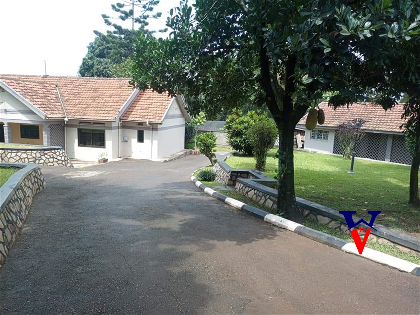 Bungalow for sale in Bugoloobi Kampala