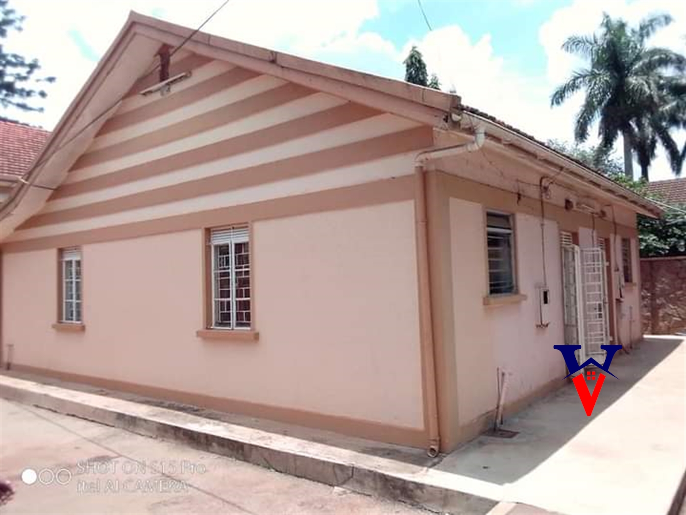 Bungalow for rent in Bugoloobi Kampala