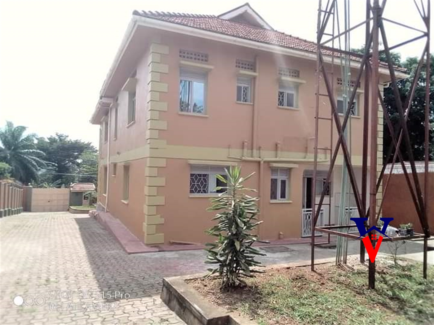 Storeyed house for rent in Bugoloobi Kampala