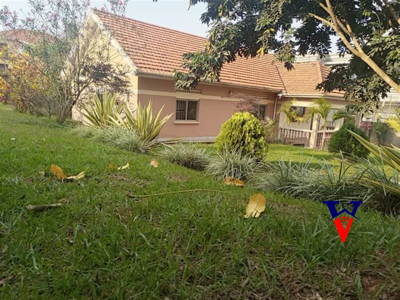 Bungalow for rent in Mutungo Kampala