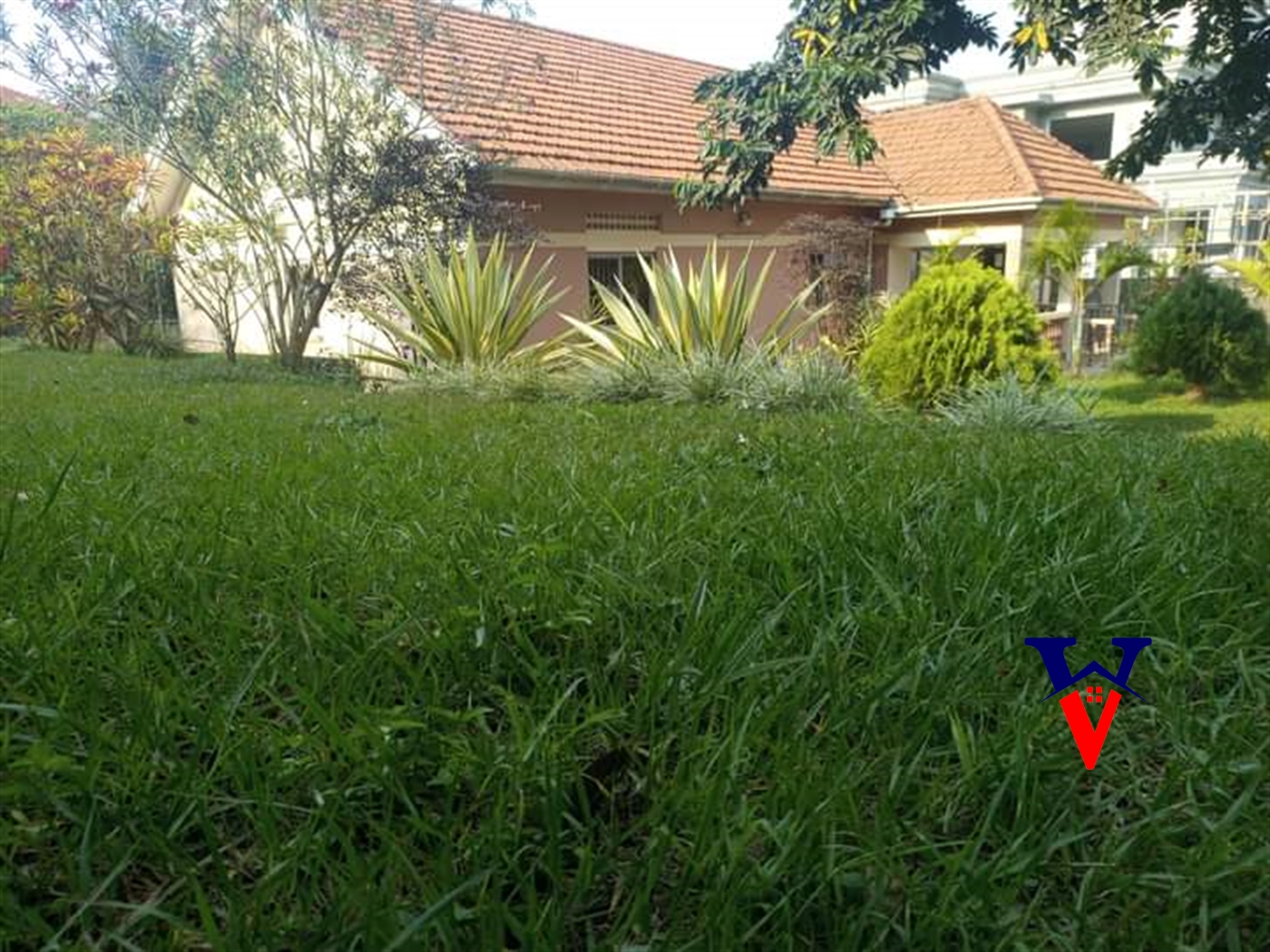 Bungalow for rent in Mutungo Kampala