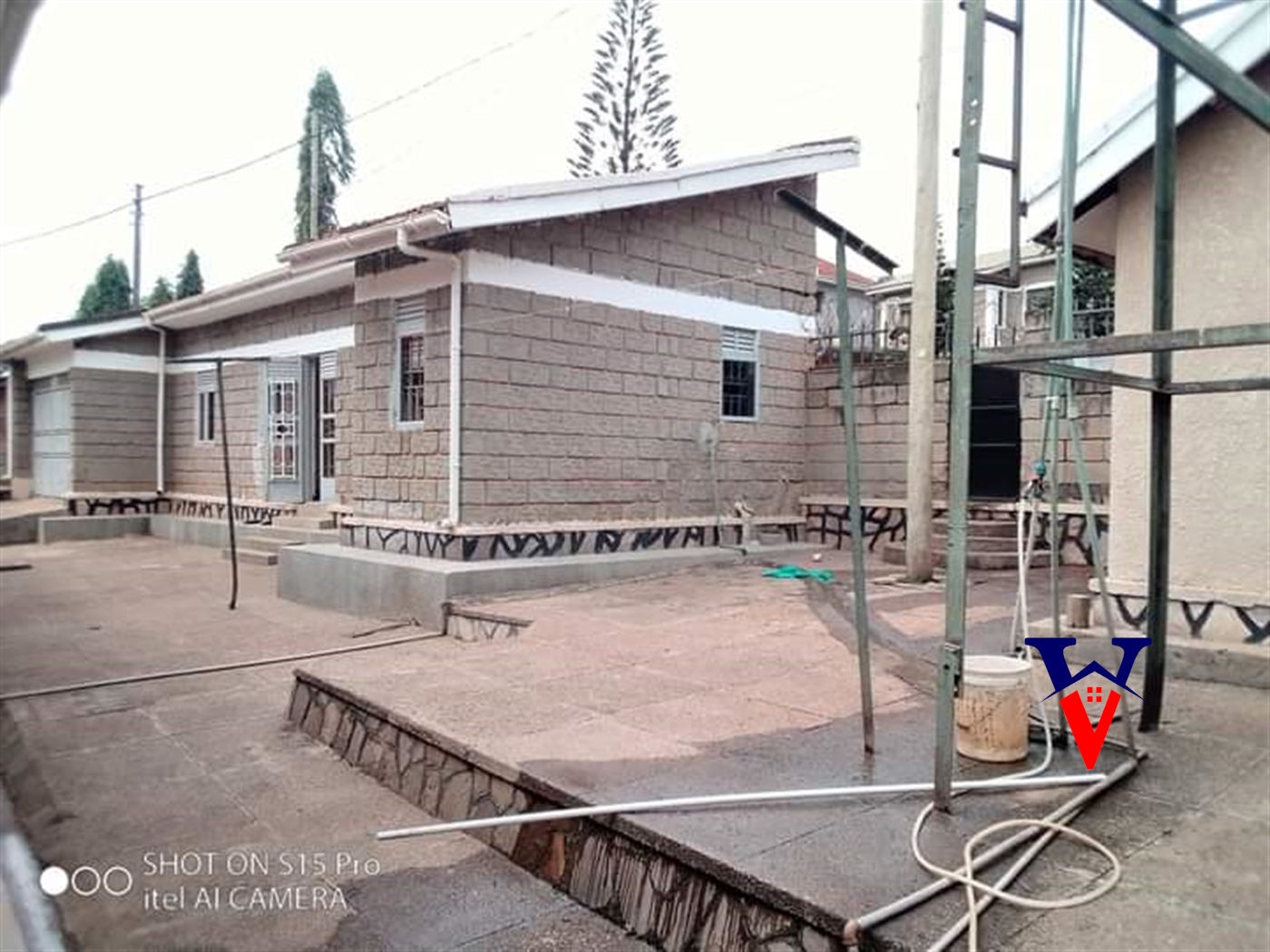 Bungalow for rent in Kiwaatule Kampala