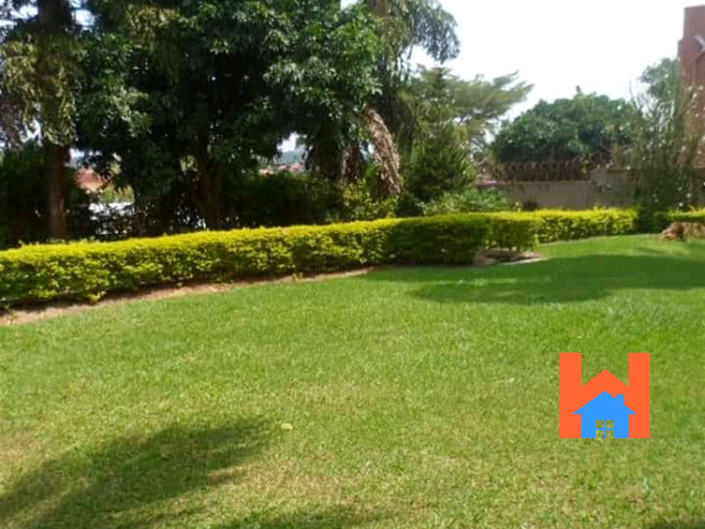 Storeyed house for rent in Bugoloobi Kampala