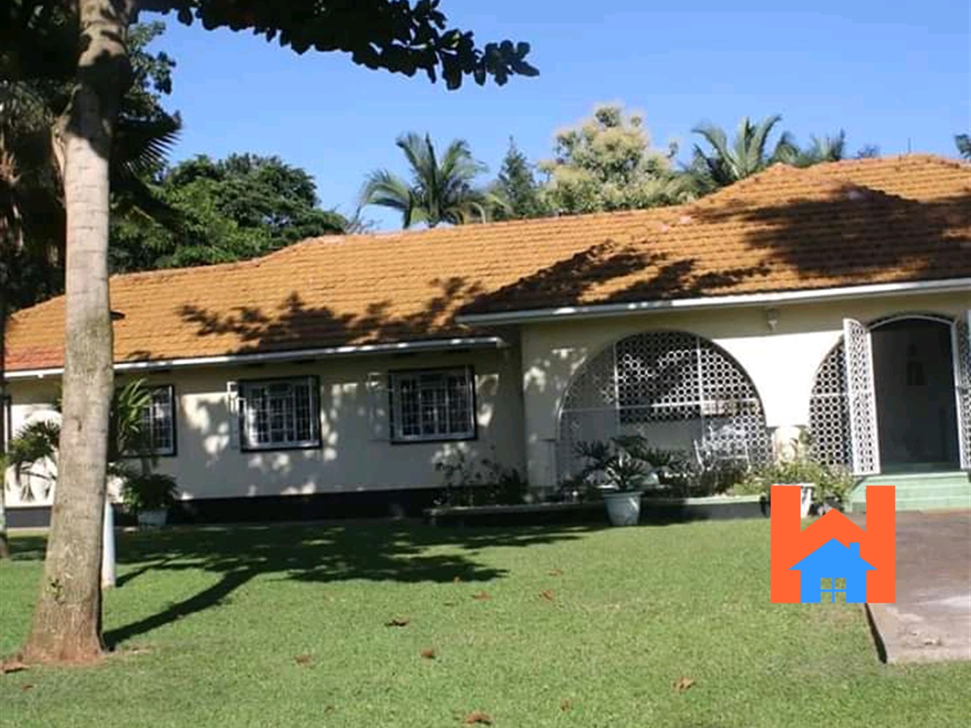 Bungalow for rent in Bugoloobi Kampala