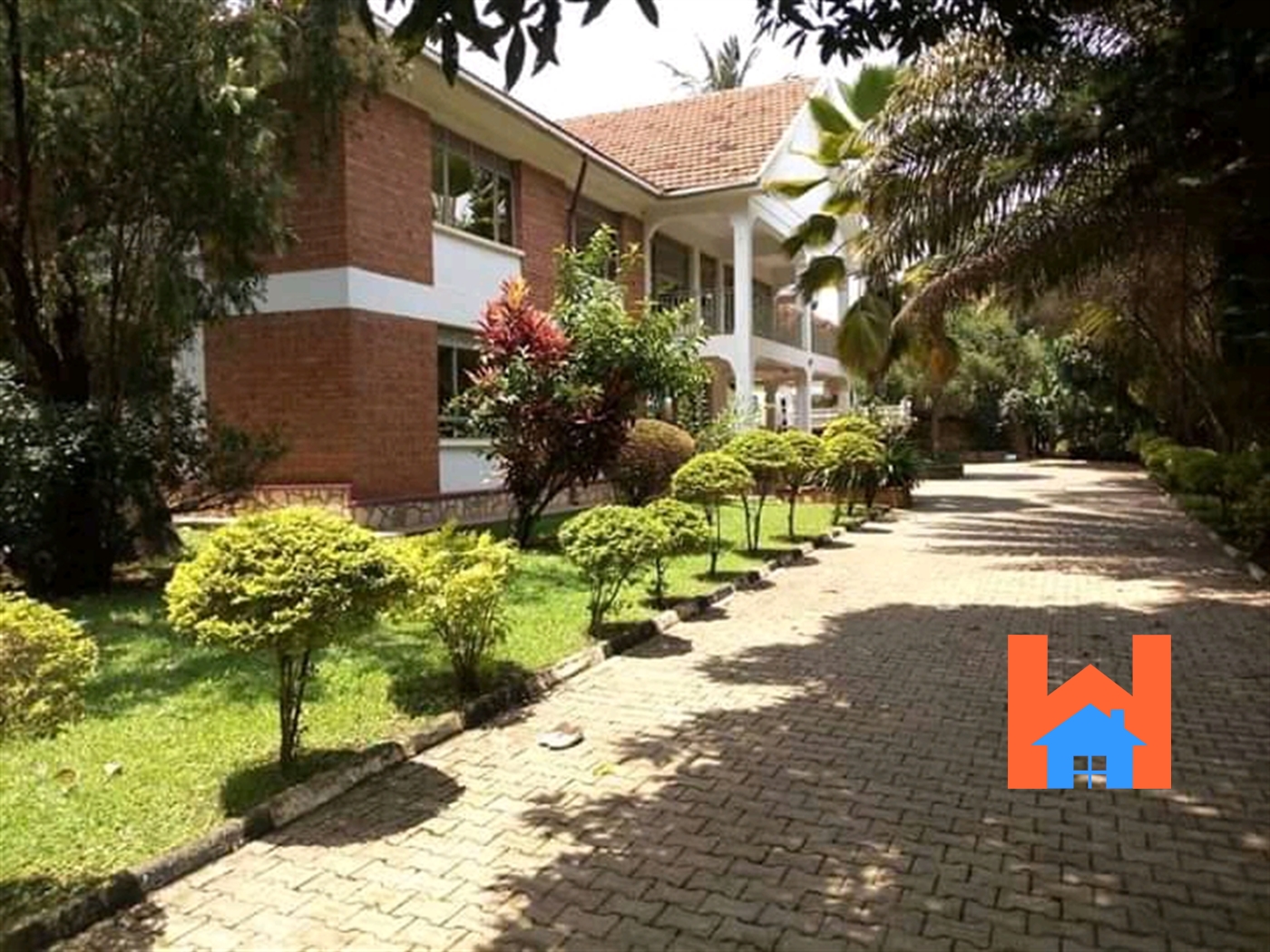 Storeyed house for rent in Mutungo Kampala