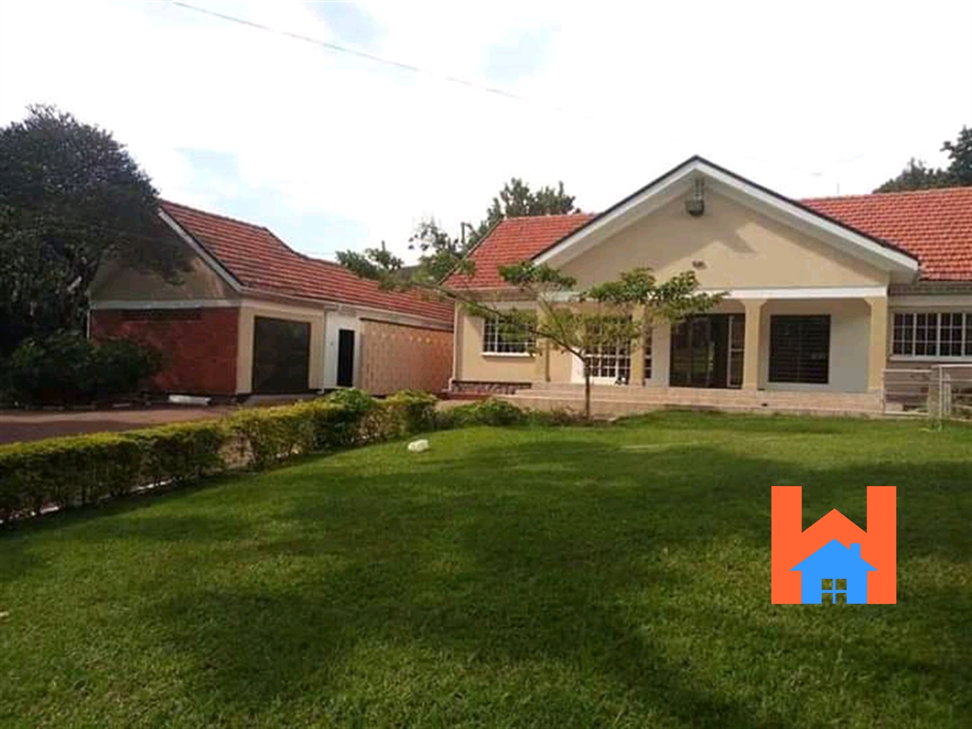 Bungalow for sale in Bugoloobi Kampala