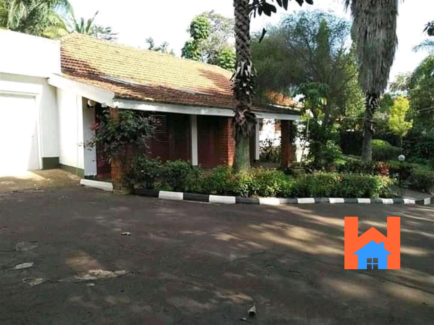 Bungalow for rent in Bugoloobi Kampala