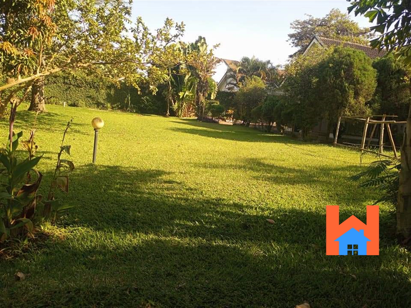 Bungalow for sale in Bugoloobi Kampala