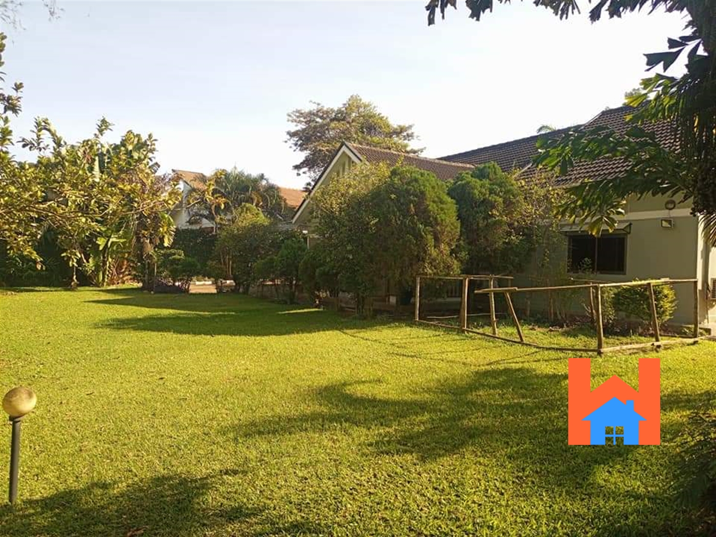 Bungalow for sale in Bugoloobi Kampala