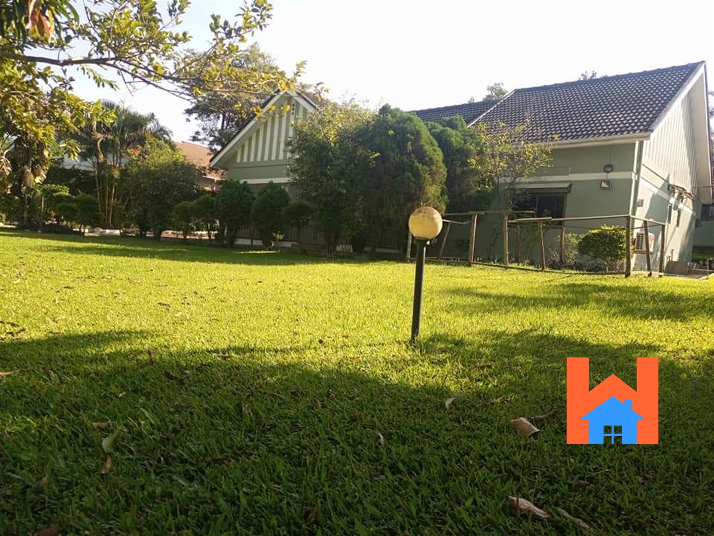 Bungalow for sale in Bugoloobi Kampala