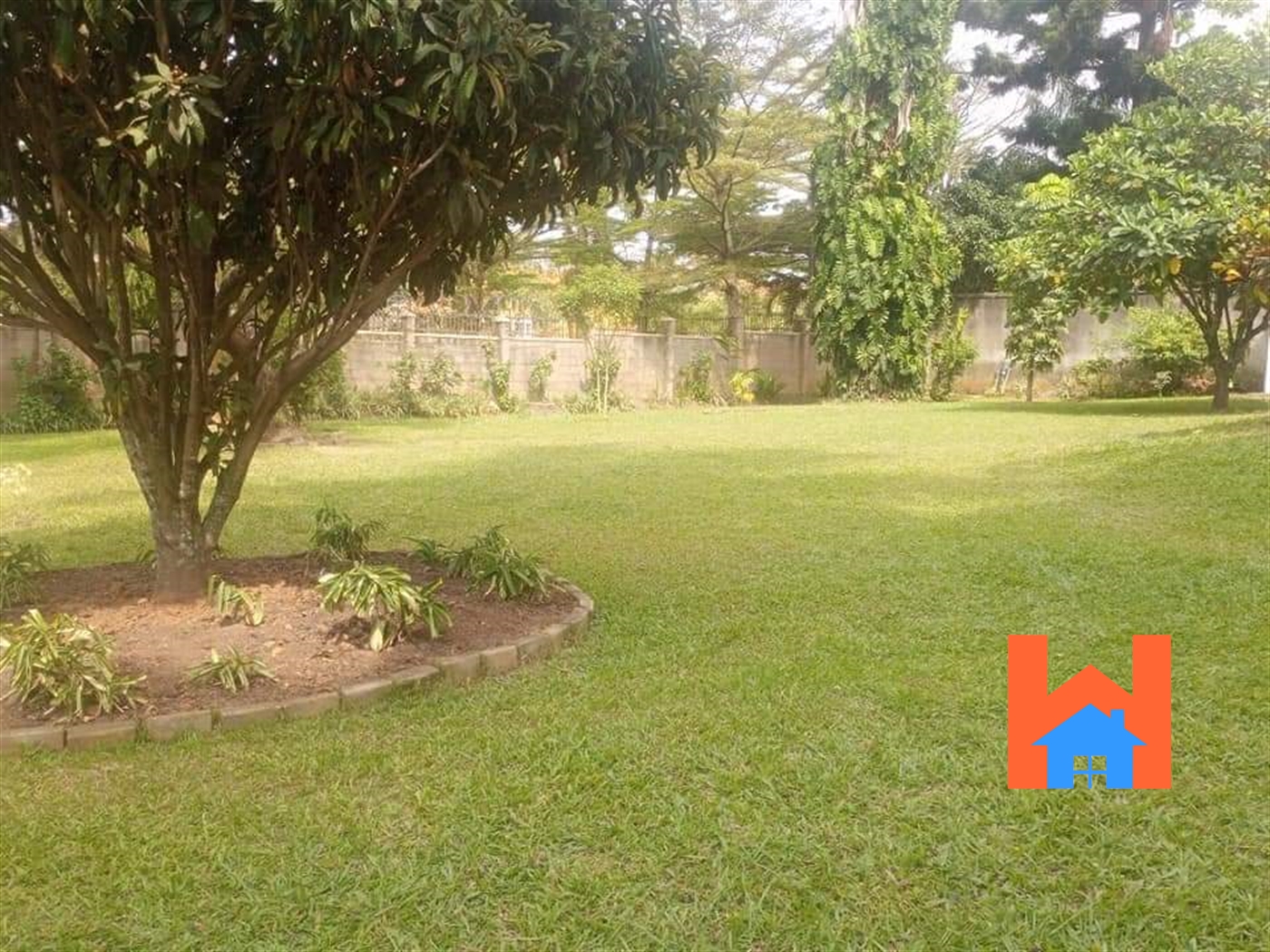 Storeyed house for rent in Bugoloobi Kampala