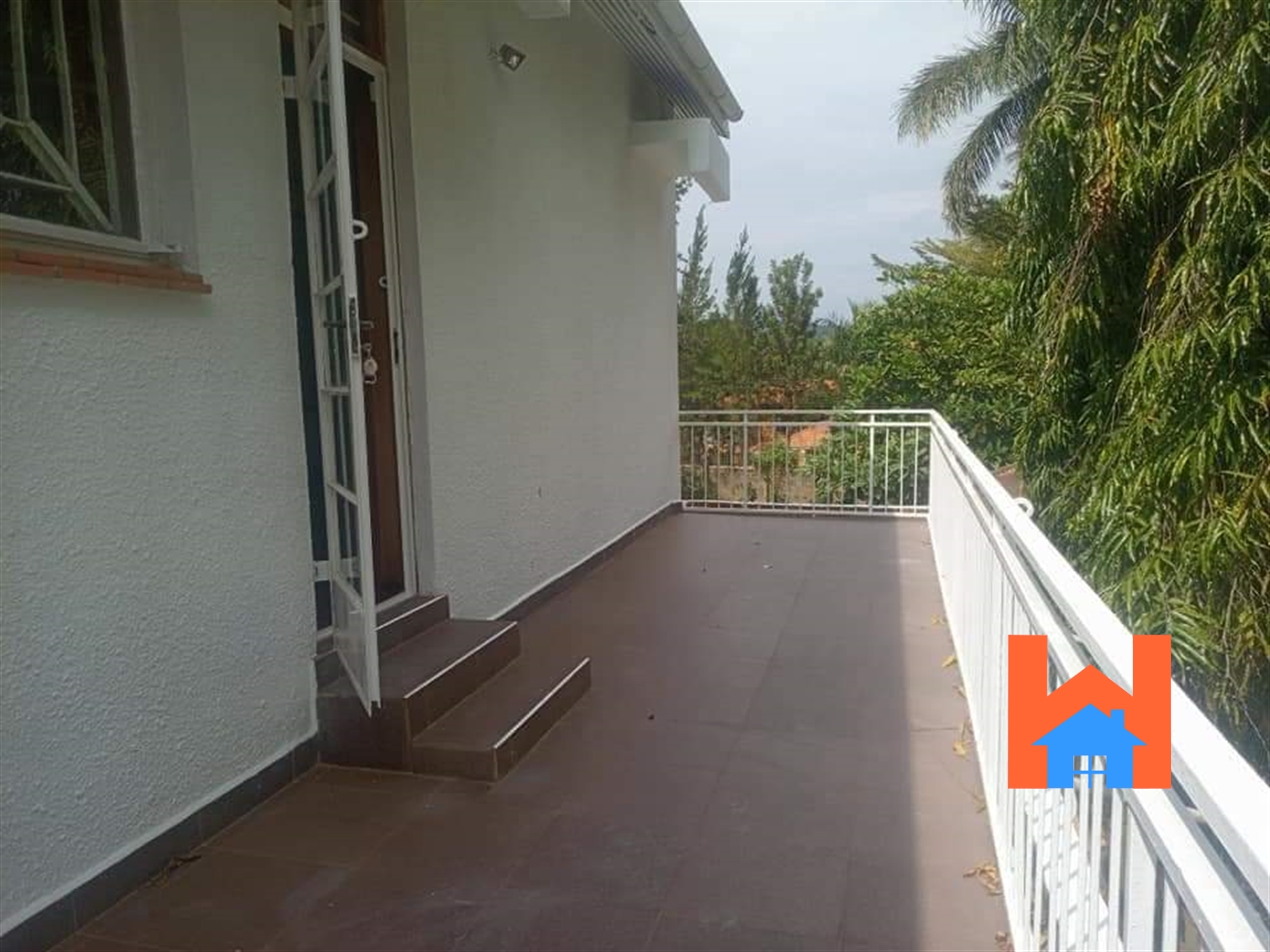 Storeyed house for rent in Bugoloobi Kampala