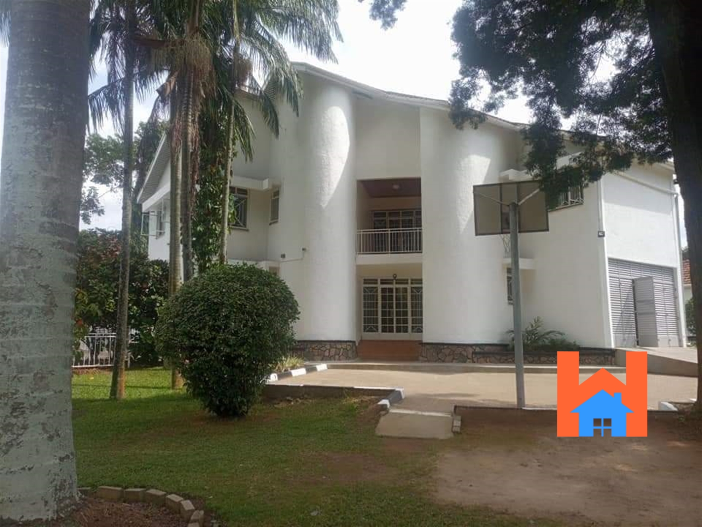 Storeyed house for rent in Bugoloobi Kampala