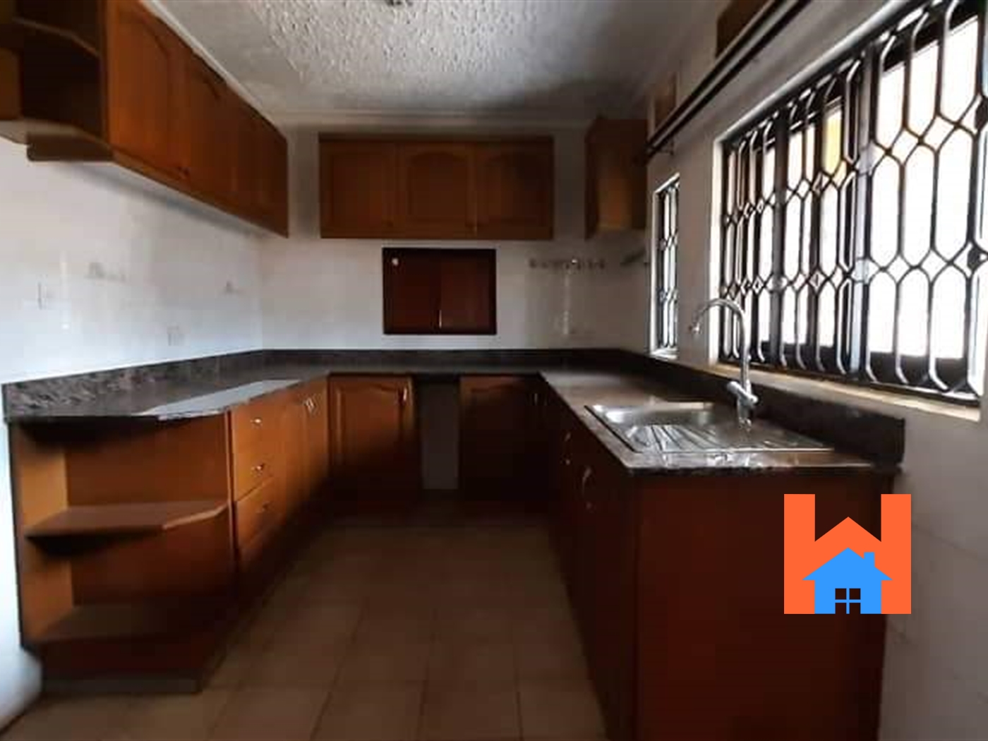 Bungalow for sale in Bugoloobi Kampala