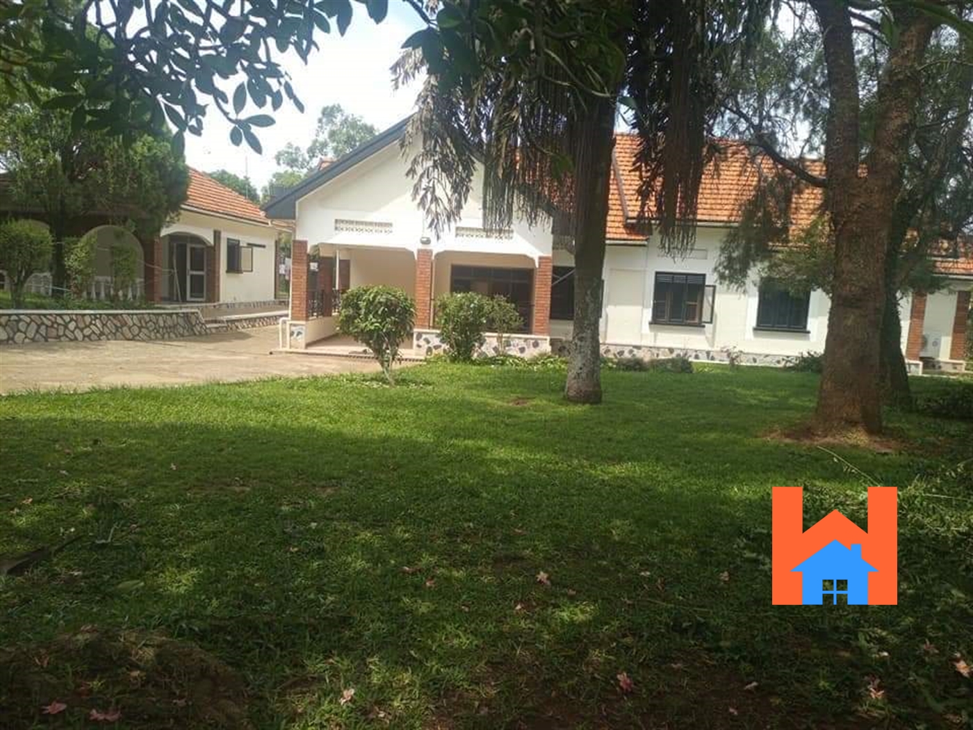 Bungalow for sale in Bugoloobi Kampala