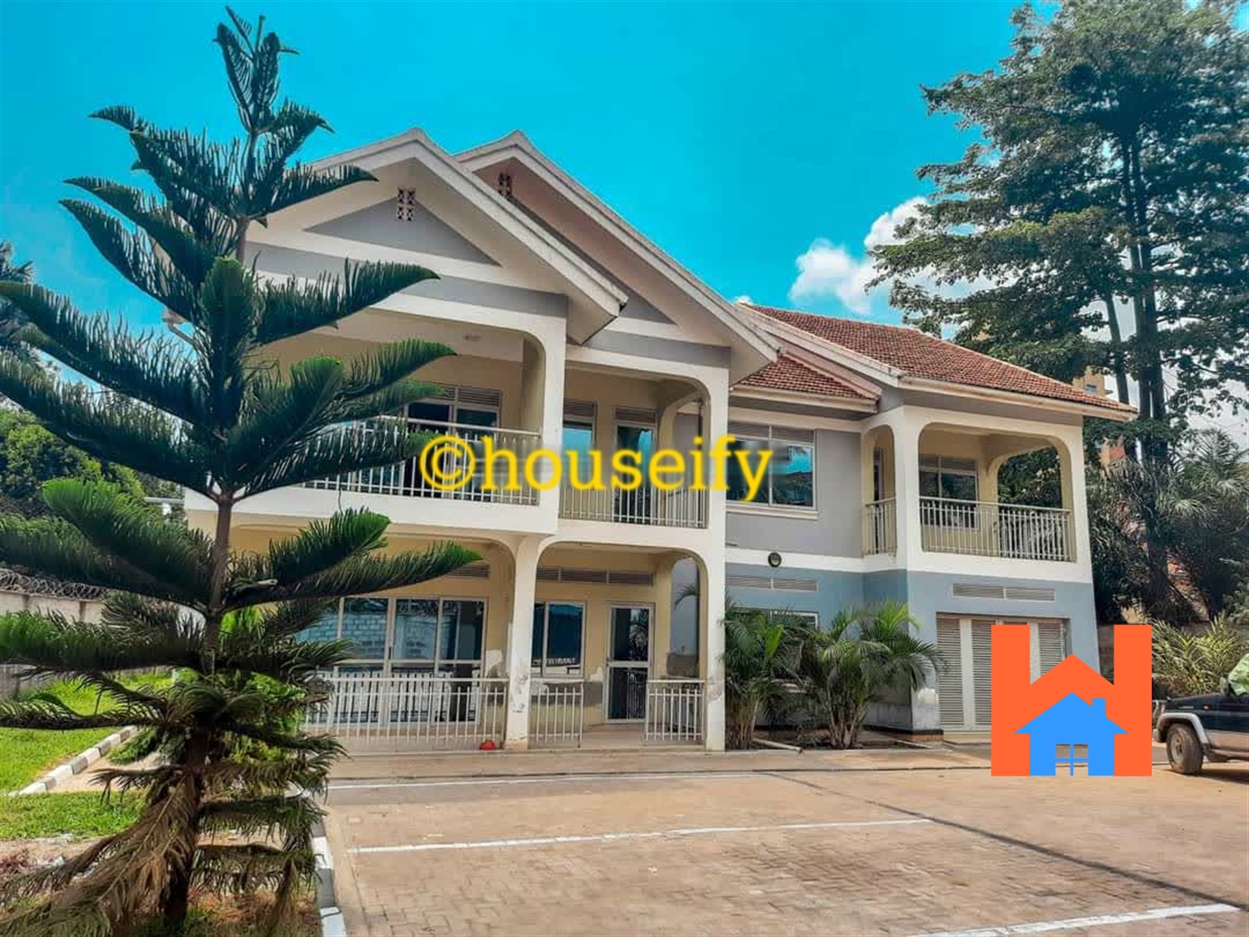 Storeyed house for rent in Bugoloobi Kampala