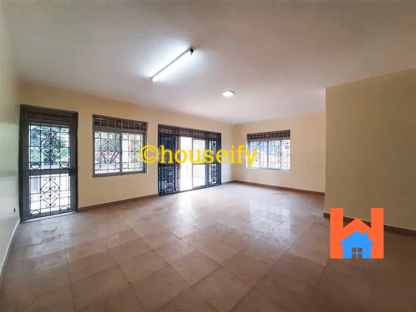 Storeyed house for rent in Bugoloobi Kampala