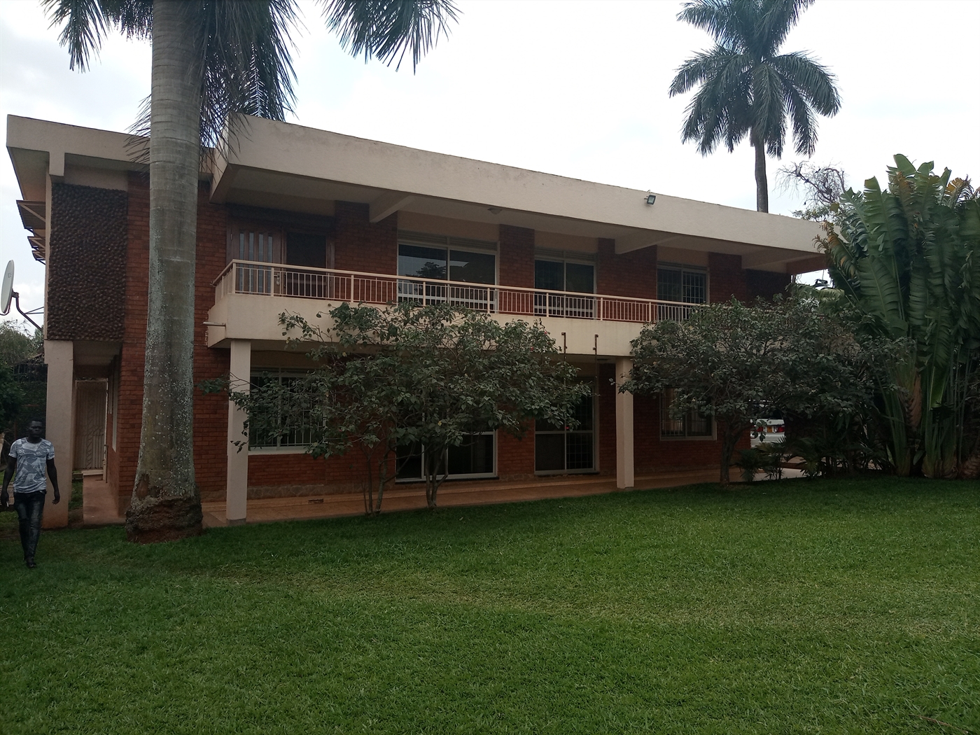 Mansion for rent in Muyenga Kampala