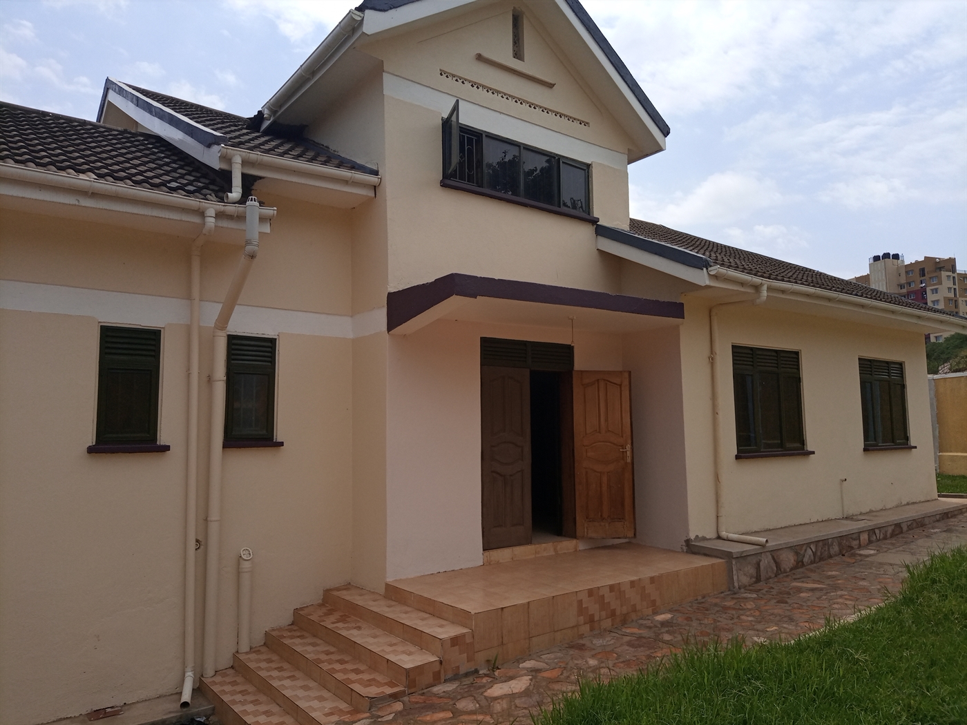 Storeyed house for rent in Muyenga Kampala