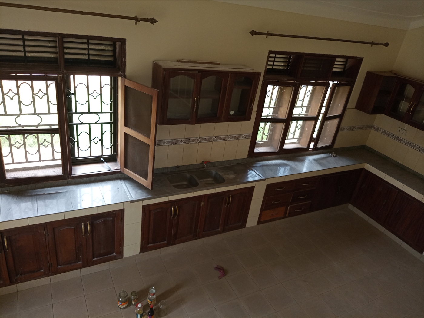 Storeyed house for rent in Muyenga Kampala