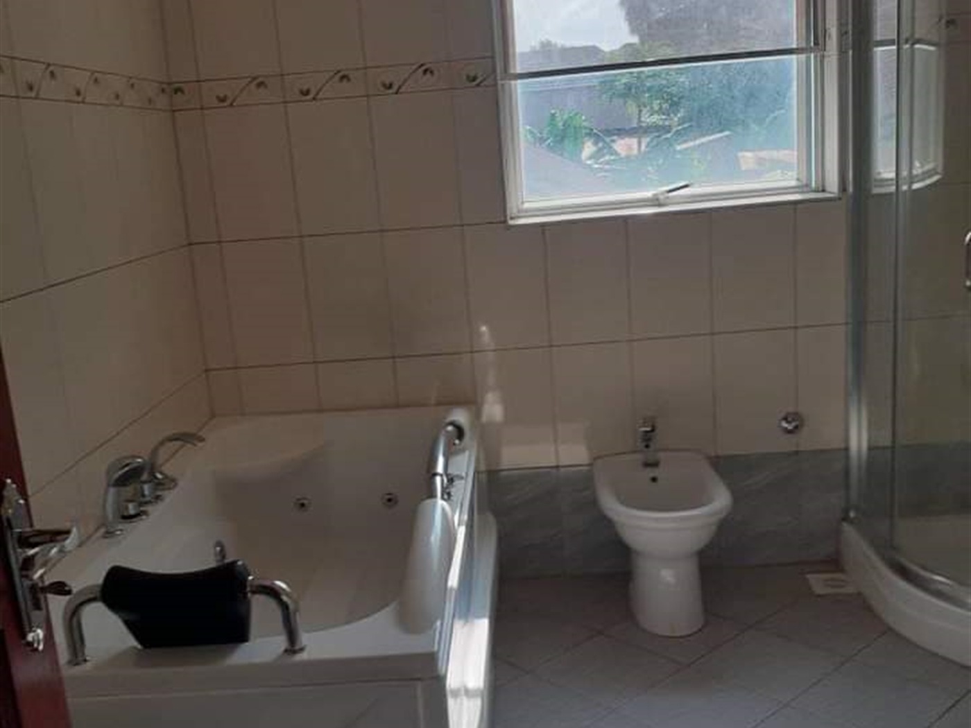 Town House for rent in Muyenga Kampala